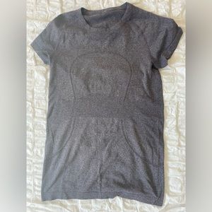 LULULEMON Size 4 swiftly Tech Sort-sleeve shirt.
